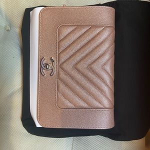 Chanel 19p mademoiselle WOC (wallet on chain)